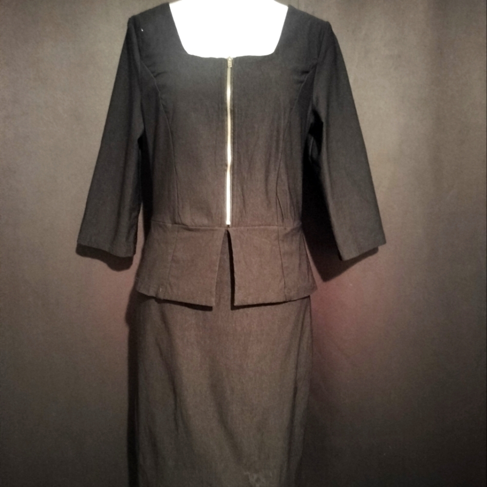 Miusol black sheath dress size medium front and back zipper peplum front waist